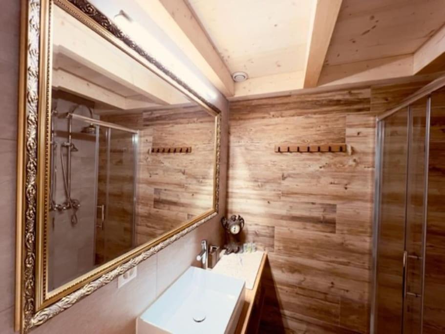 Chic Small New Apartment Up To 4 People, Pets Allowed Lens Ngoại thất bức ảnh