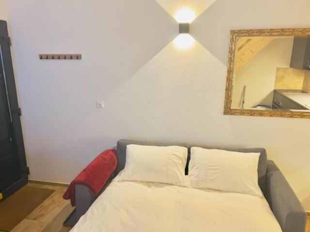 Chic Small New Apartment Up To 4 People, Pets Allowed Lens Ngoại thất bức ảnh