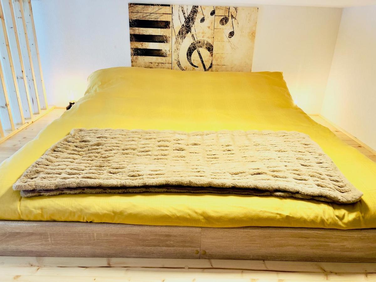 Chic Small New Apartment Up To 4 People, Pets Allowed Lens Ngoại thất bức ảnh